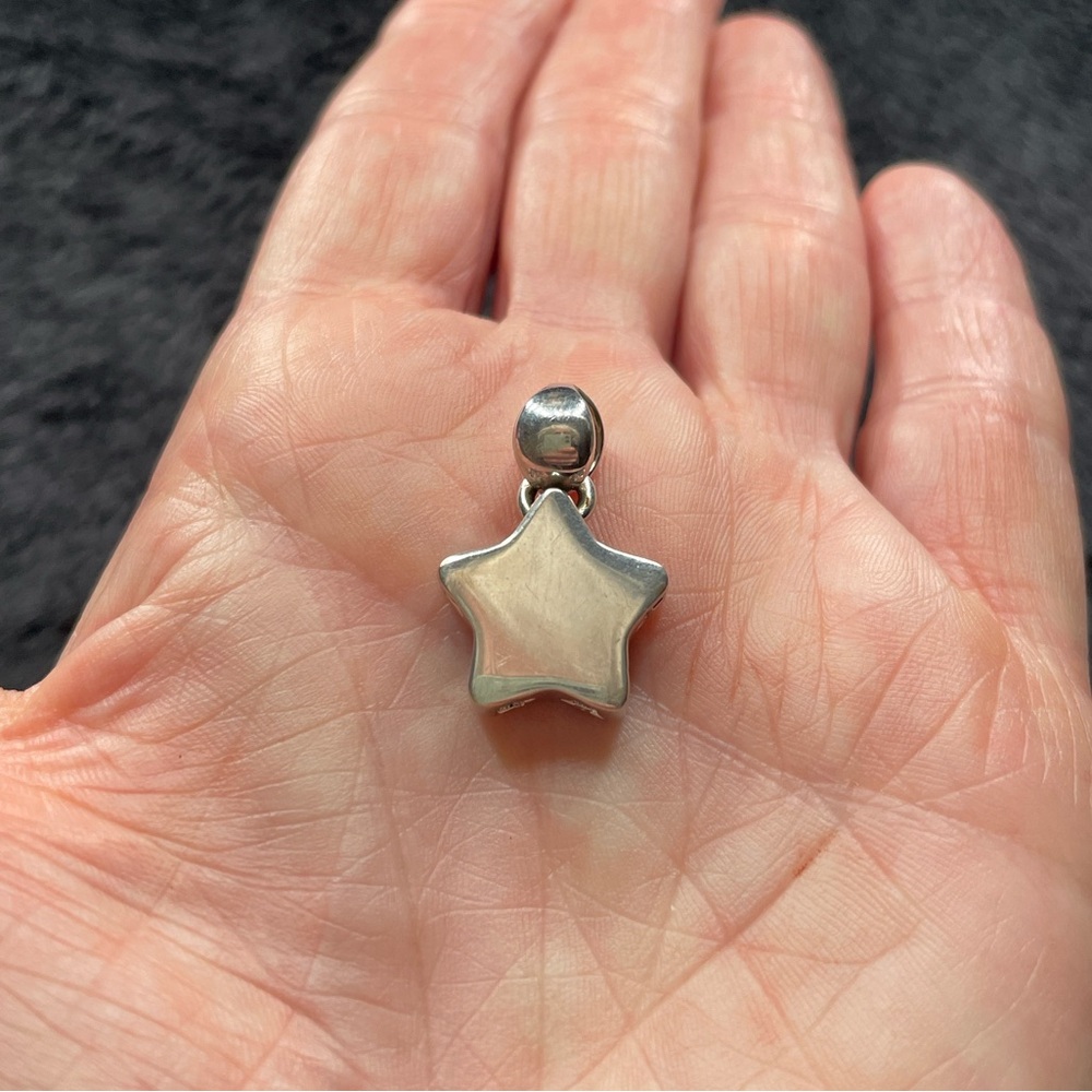 18kt (750) SUBSTANTIAL Pendent.
PROFESSIONALLY DESIGNED 
made in Italy
Very Fine